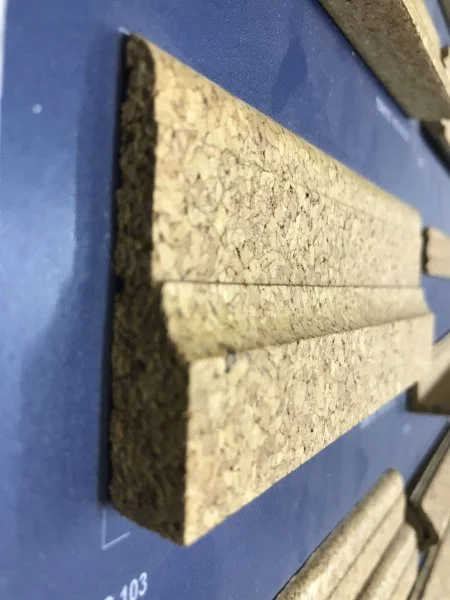 Плинтус пробковый ArtCorkDesing С 103 лакированный 12х65х910 мм в Томске