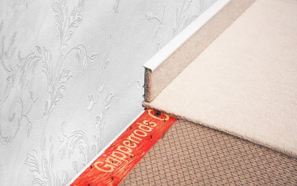 Плинтус для ковролина Korner Listwa 100 Белый 2,5м (50мм) в Томске