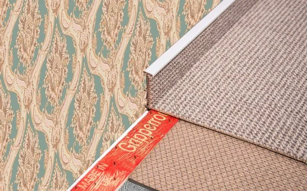 Плинтус для ковролина Korner Listwa 106 Светло-серый 2,5м (50мм) в Томске