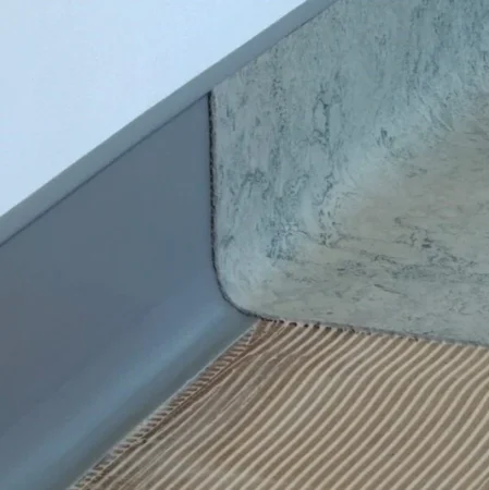 Коннелюрный односоставной плинтус Bonkeel Prof Серый (95х2700мм) в Томске