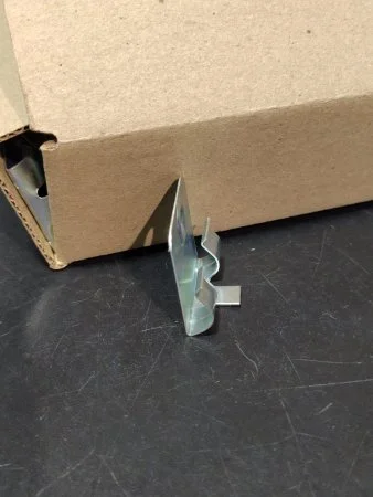 Клипсы к плинтусу MDF Bonkeel (50шт) в Томске