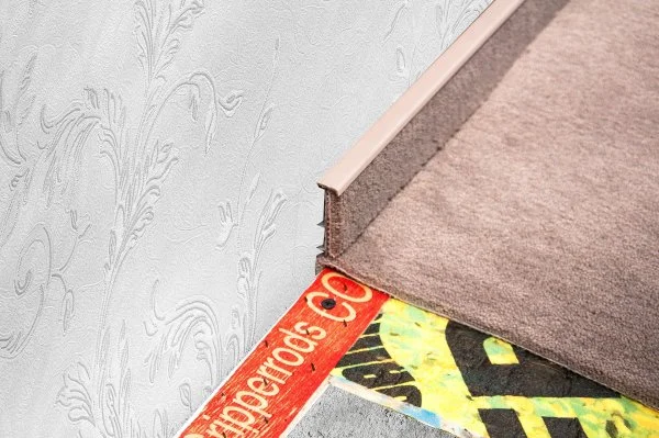 Плинтус для ковролина Korner Listwa 102 Беж 2,5м (50мм) в Томске