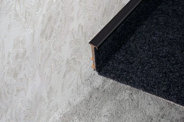 Плинтус для ковролина Korner Listwa 109 Черный 2,5м (50мм) в Томске