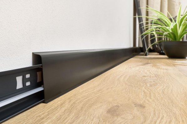 Плинтус пластиковый Arbiton INDO70 220 Чёрный матовый 2.5 м в #REGION_NAME_DECLINE_PP#